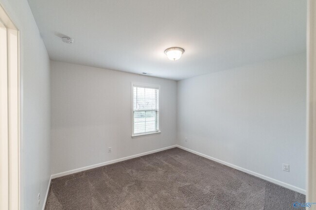 Building Photo - 15036 Lakeside Trail SW