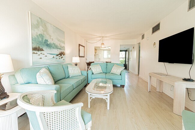 Building Photo - AVAILABLE NOW! Furnished Ground-Floor End Unit | Lake & Pool Views | Minutes to Marco Island & Do...
