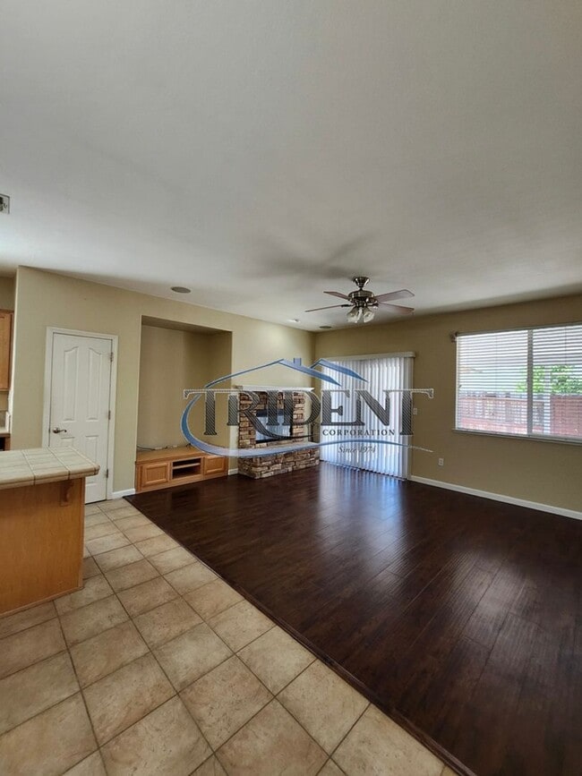 Building Photo - 3-bedroom 2-bath home with den located in Edgewater