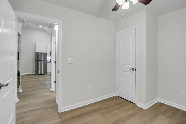 Building Photo - Updated Duplex on quiet street close to downtown.