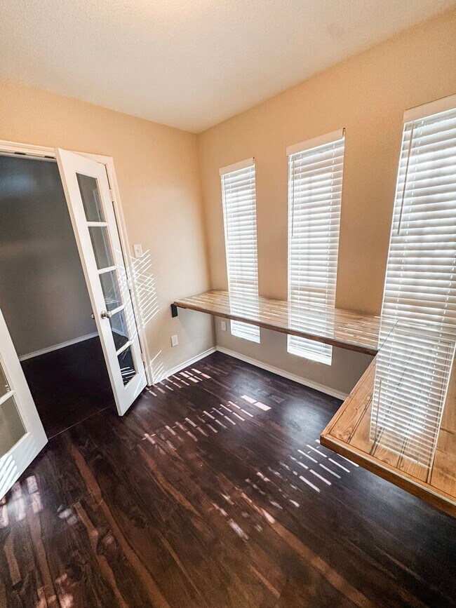 Building Photo - Quiet 3/2 House in Meadowcreek w/ Aug Move in!