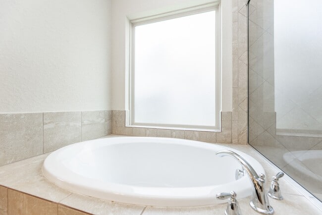 Building Photo - 23818 Hawthorn Dale Ct