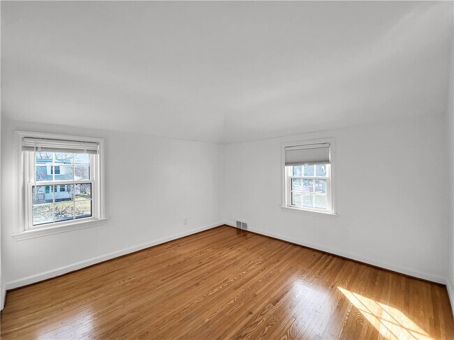 Building Photo - 54 Westmoreland Dr