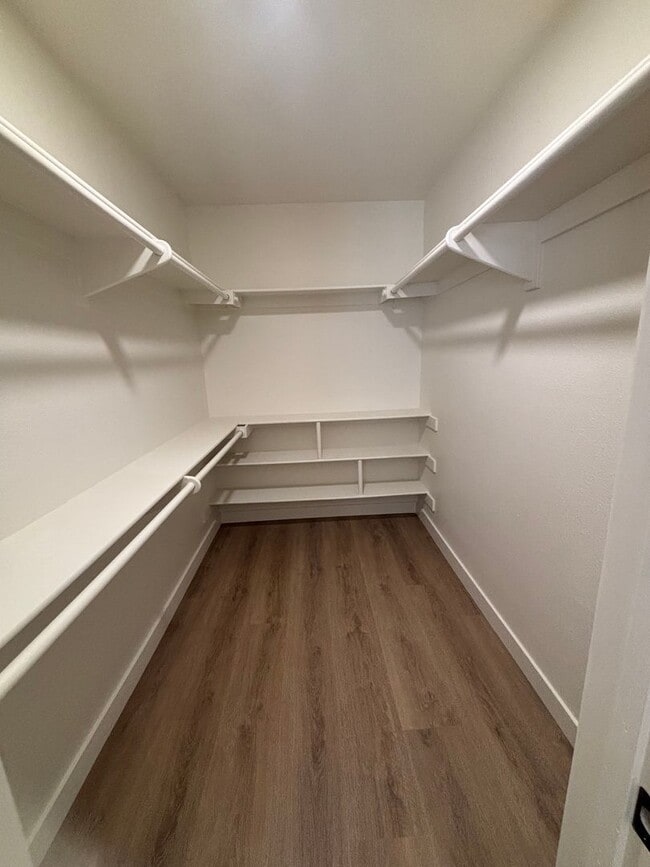 Building Photo - Beautiful House Available Now!!!