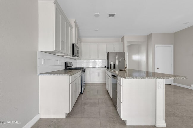 Building Photo - 815 TS Daniel Cadena Dr