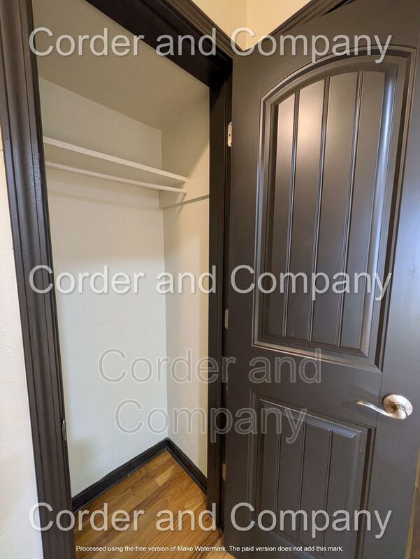 Building Photo - 302 Valencia Dr NE