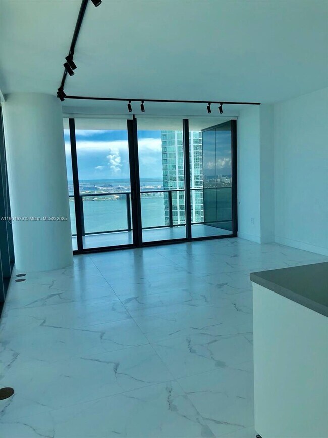 Building Photo - 650 NE 32nd St