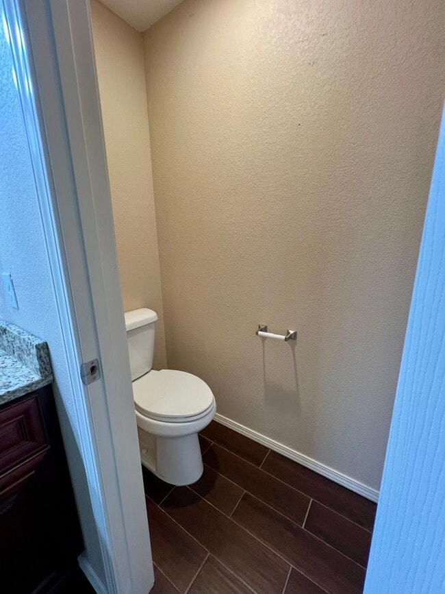 Building Photo - 511 Ridge Point Dr