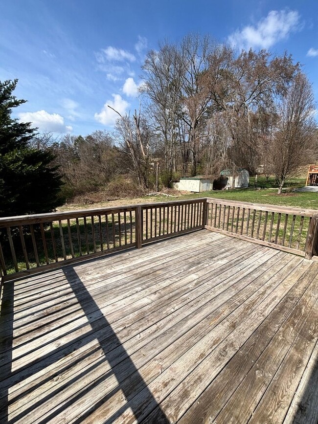 Building Photo - Spacious 3BR Rancher Near Washington Pike – Quiet Setting, Minutes to Downtown!