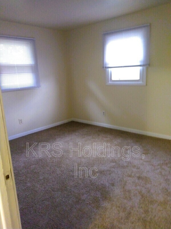 Building Photo - 2604 Wayside Dr