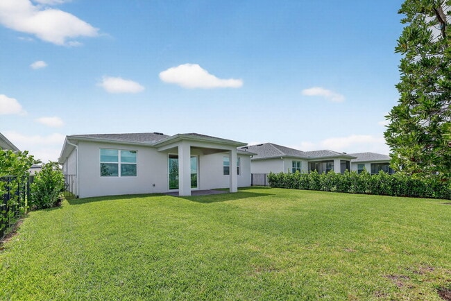 Building Photo - 14335 SW Skye Dr