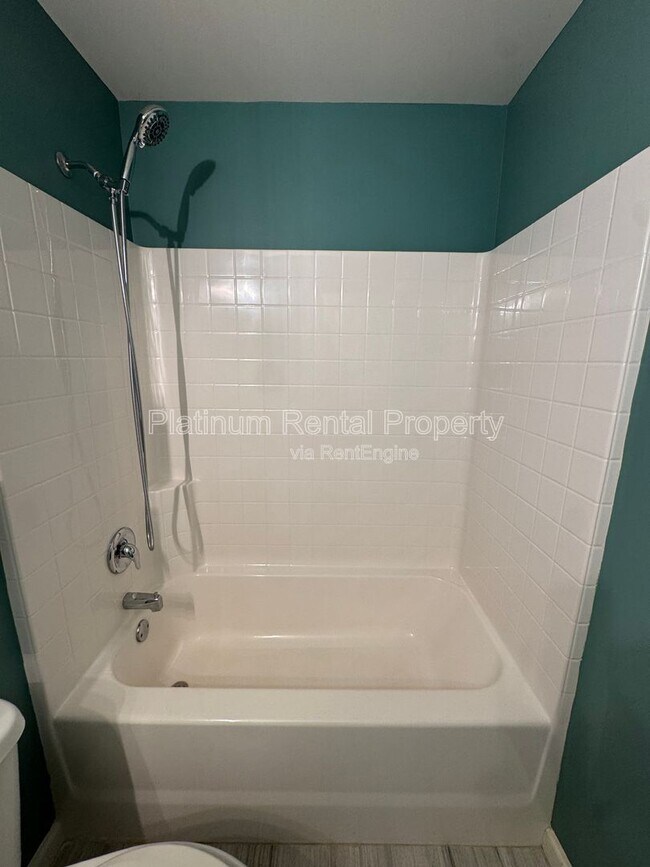 Building Photo - 211 Creek Side Pass