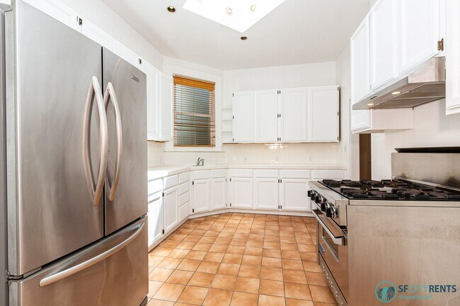 Building Photo - Mission District: Top Floor Flat Above Blondie's Bar w/ Formal Dining Room & W/D in unit