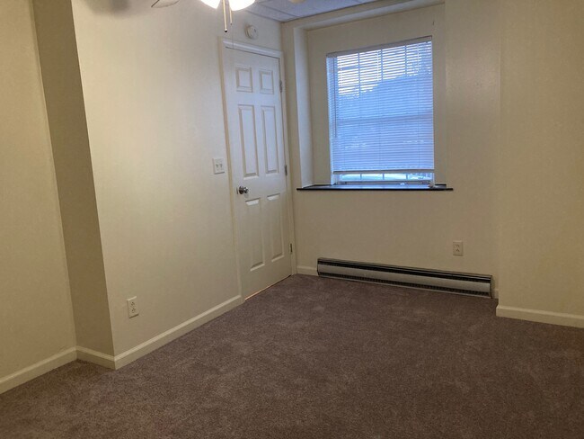 Building Photo - 5801 Lincoln Ave