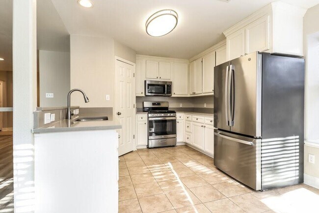 Building Photo - 18469 Sunrise Oaks Ct