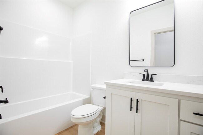 Building Photo - 4 Romine Pl