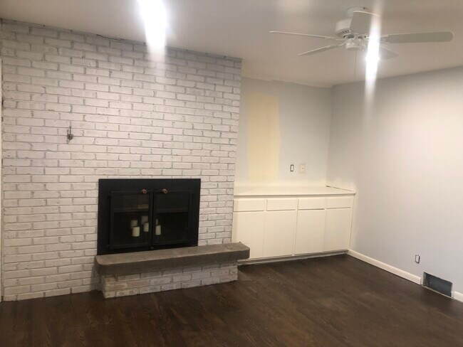 Master Bedroom - 8445 N Greenvale Rd