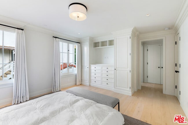 Building Photo - 9563 Charleville Blvd