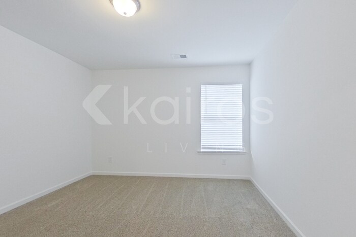 Building Photo - 105 Silver Maple Ln