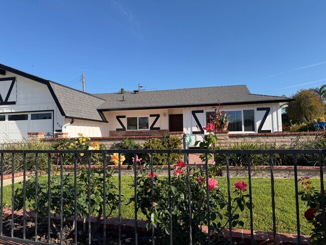 Building Photo - East Ventura