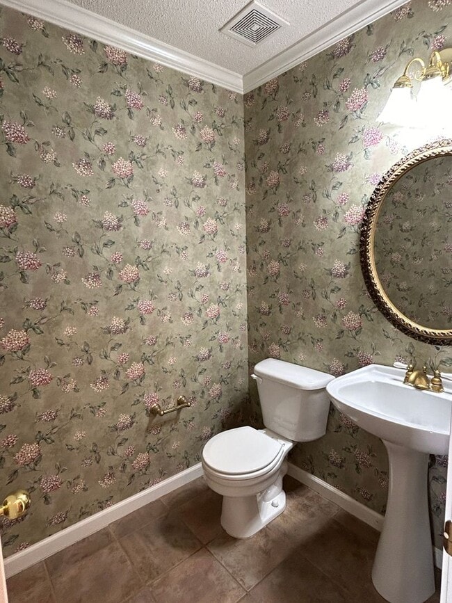 Building Photo - 273 Ivy Pl