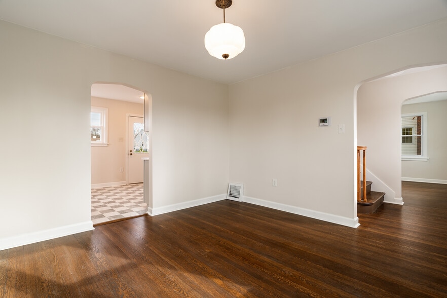 Building Photo - 2103 Oriole Dr