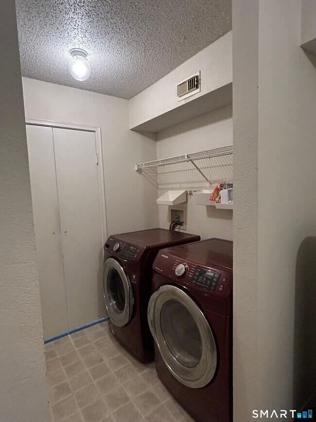 Building Photo - 82 Crown Knoll Ct