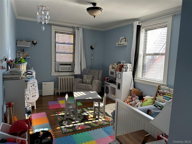 Building Photo - 312 Main St