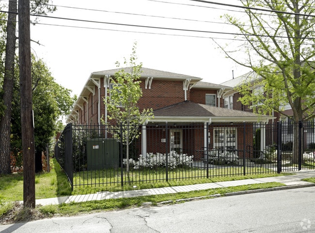 Building Photo - 32 Claybrook