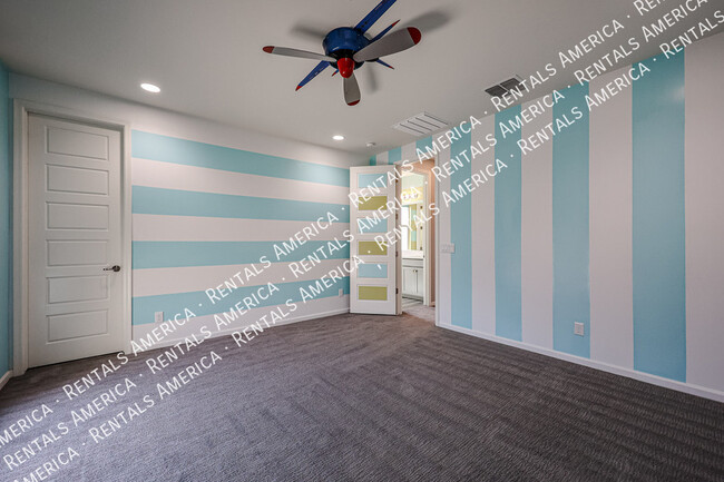 Building Photo - 3090 S Jasmine Dr