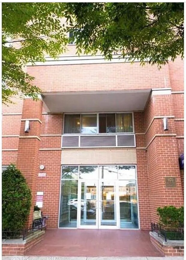 Building Photo - 970 41st St