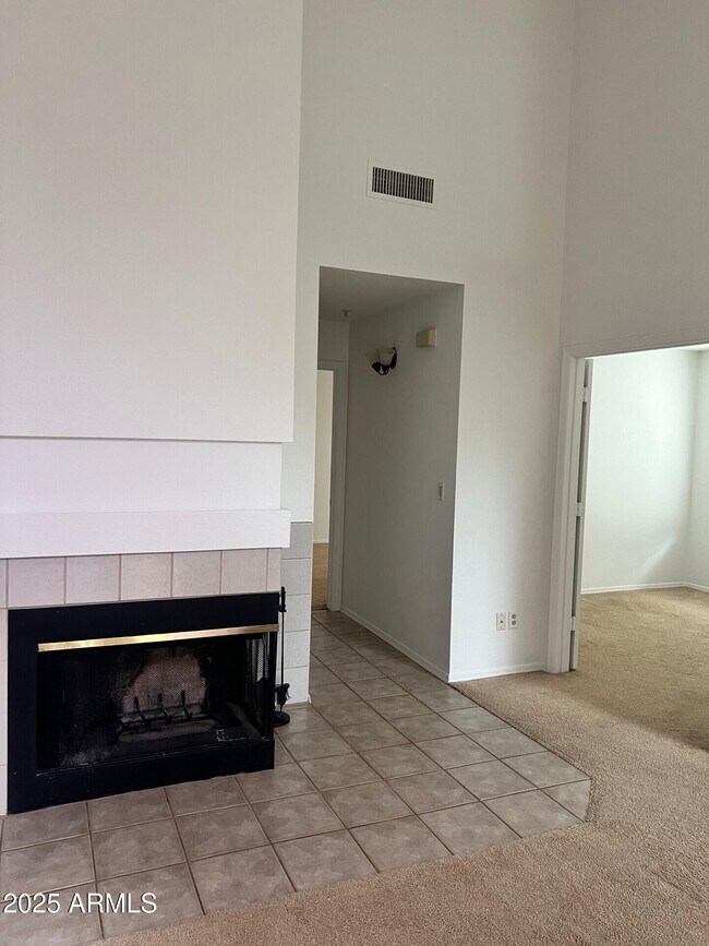 Building Photo - 1633 E Lakeside Dr