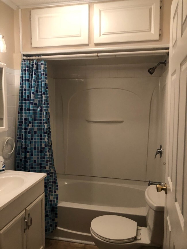 Building Photo - 2471 Center St