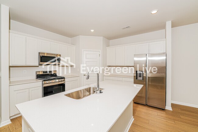 Building Photo - 202 Paca Ln