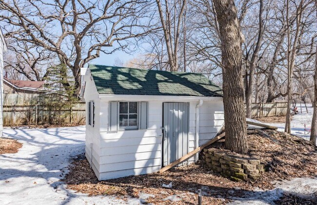 Building Photo - 8827 Lincoln St NE