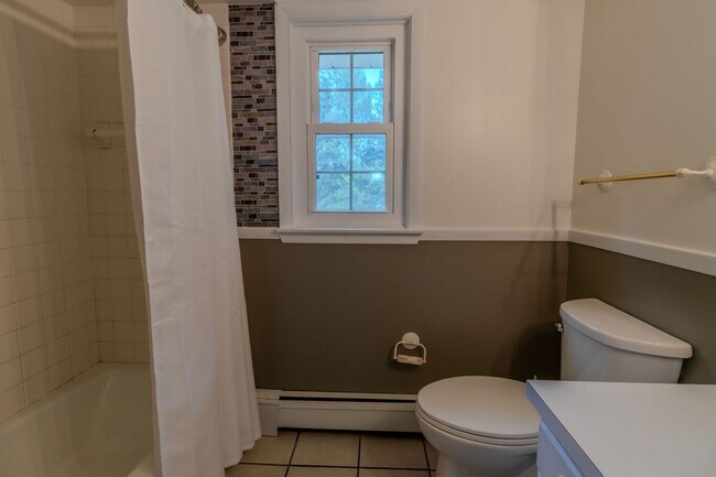 Building Photo - Price Improvement! Sweet Serene Silver Lake