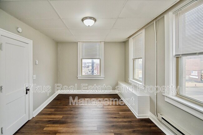 Building Photo - 111 Lincoln Way W