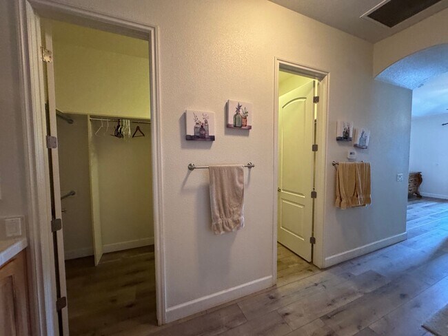 Building Photo - 4 BR Laughlin Ranch Golf Estate Utilities included, Fully furnished on Bullhead Parkway