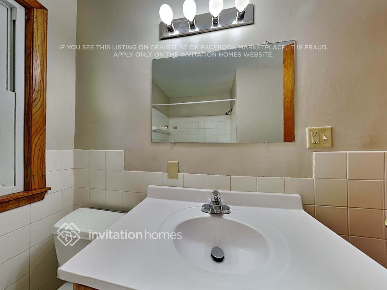 Building Photo - 3227 34th Ave S