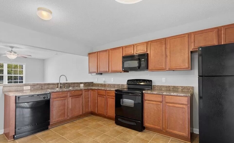 Eat In Kitchen - 4011 Grandeur Ave