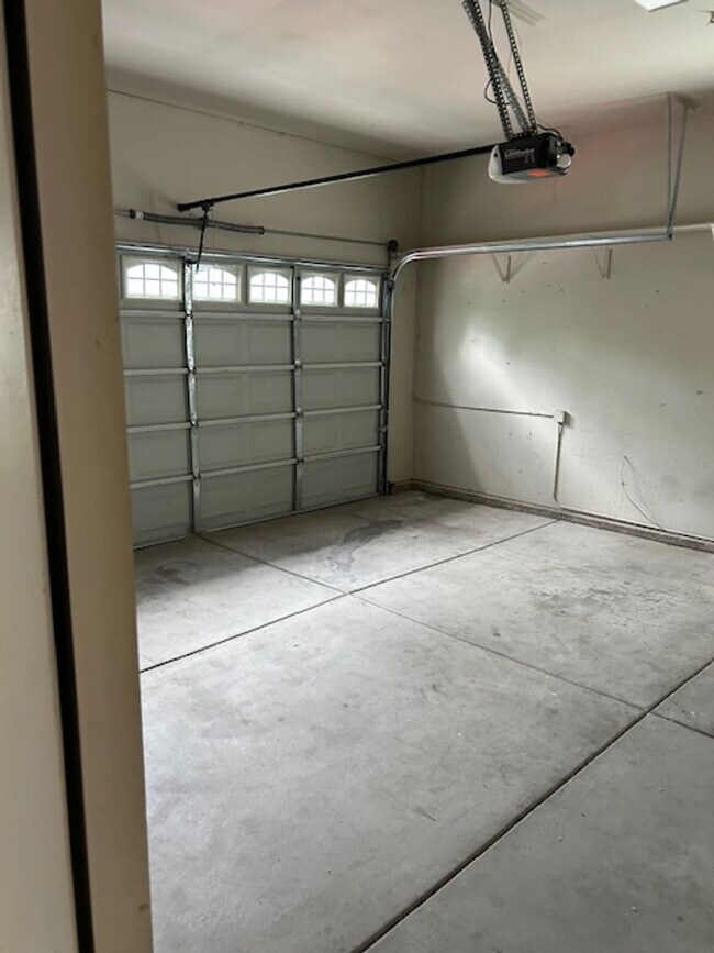 Building Photo - 6652 Aston Cir