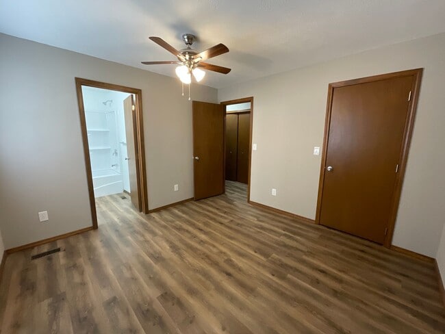 Building Photo - LEASING