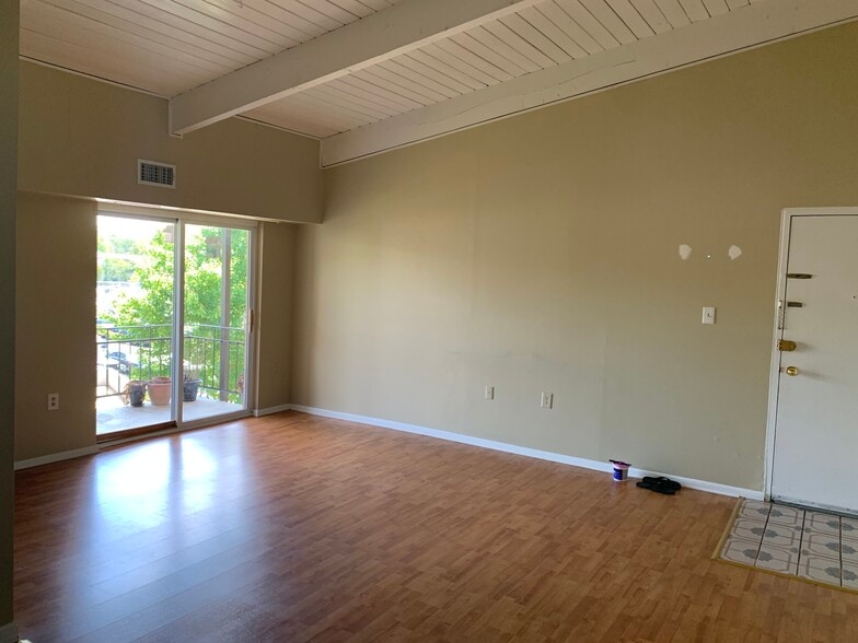 Living room - 11366 Cherry Hill Rd