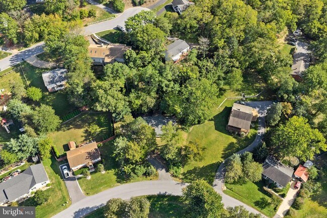 Building Photo - 862 Carrier Dr