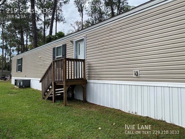 Building Photo - 219 Sunset Dr