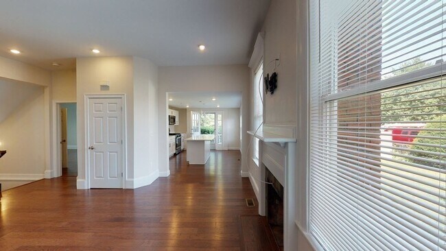 Building Photo - 37 Walnut Pl