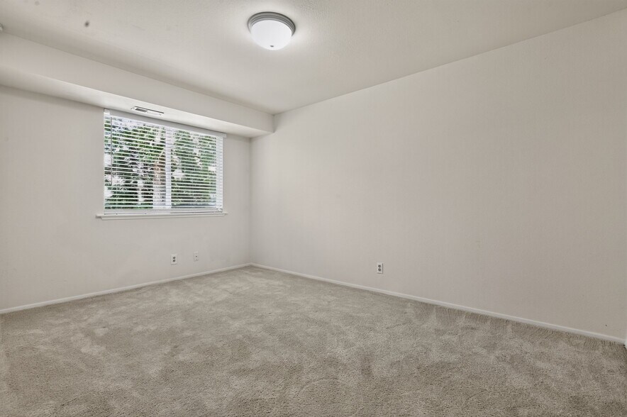 Building Photo - 15248 SE 49th St