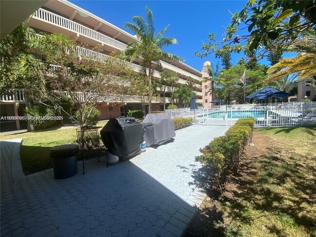 Building Photo - 180 NE 12th Ave