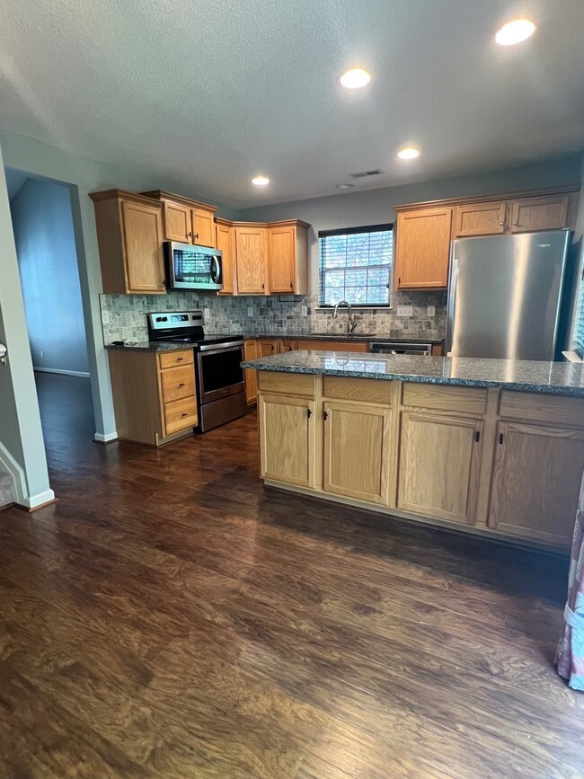 Building Photo - 12 Tannenbaum Cir