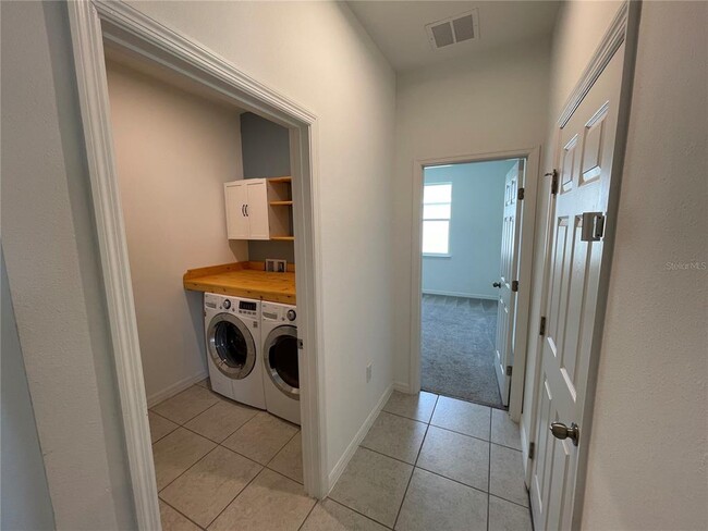 Building Photo - 689 Crown Rose Dr